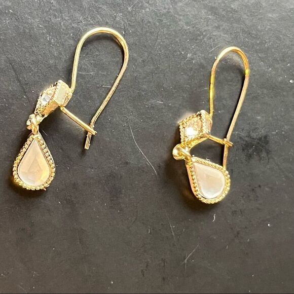 AVON Pretty Pearlesque White ‘Y’ Necklace With Leverback Tear Drop Earrings Set - Picture 2 of 8